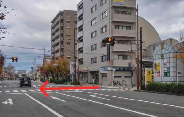 交差点を左折
